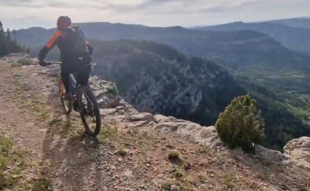 Jesús Calleja graba en senderos históricos de Montanejos y Argelita