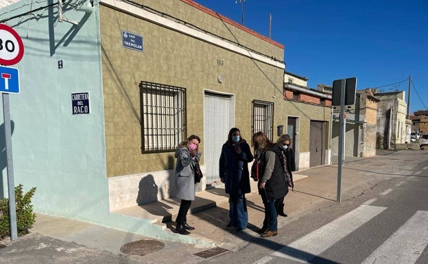 Un carril ciclista en la puerta de casa