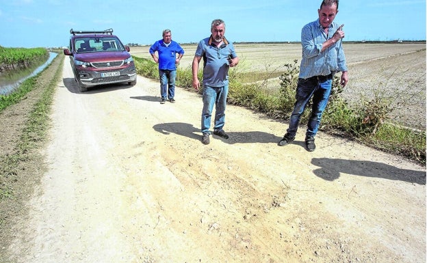 Agricultores del marjal de Catarroja se rebelan por el mal estado de los caminos