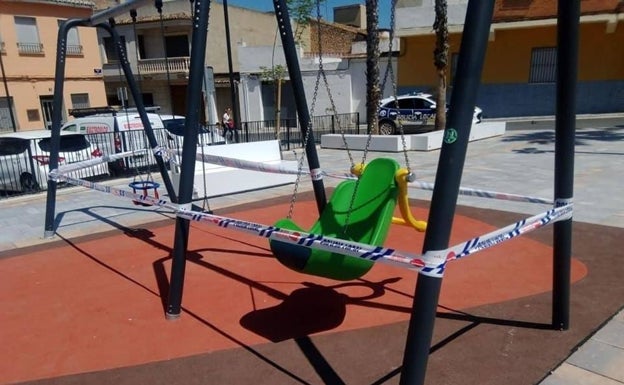 Picassent clausura la nueva zona de juegos de la Ermita tras el accidente sufrido por una menor