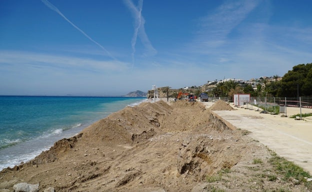 Arrancan las obras de regeneración de la playa del Paradís para tener el arenal listo antes del verano