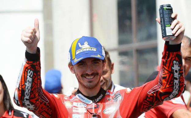 Bagnaia vuelve a impartir su magisterio a una vuelta