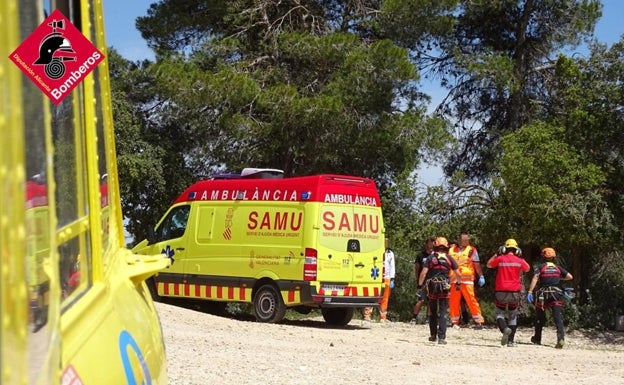 Rescatan a un ciclista con rotura de tibia y peroné tras sufrir una caída en Banyeres de Mariola