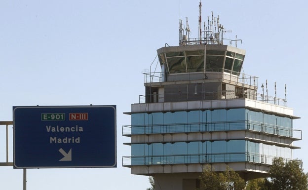 Un cañón láser instalado en la zona de ocio del puerto de Valencia deslumbra al piloto de un avión