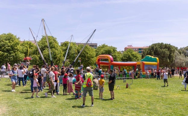 Miles de familias de Paterna disfrutan de una jornada festiva en Parc Central