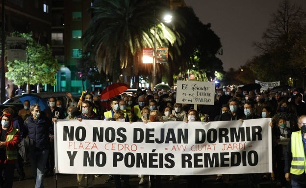 Ciudad Jardín y Honduras protestan contra el botellón siete meses después