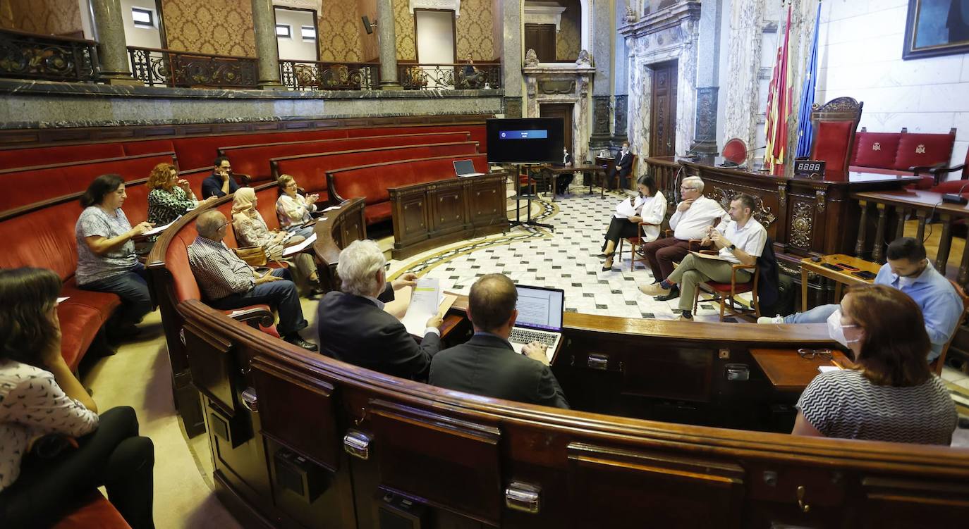 El Ayuntamiento fracasa en el desalojo de viviendas en Orriols