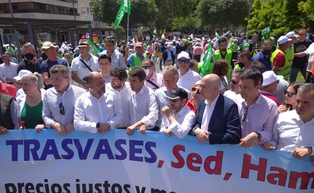 Críticas a Puig por su ausencia en la protesta del trasvase