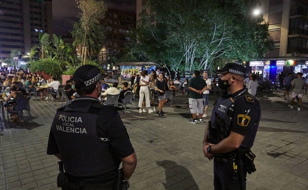 El botellón vuelve a 20 zonas de Valencia mientras la ordenanza lleva cuatro años paralizada