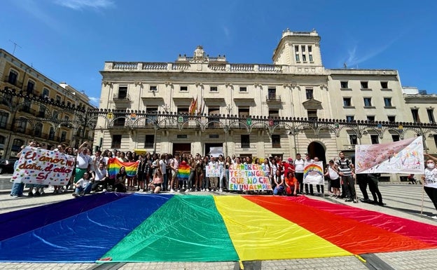 El Ayuntamiento de Alcoi se alía con su tejido asociativo para luchar contra la LGTBIfobia