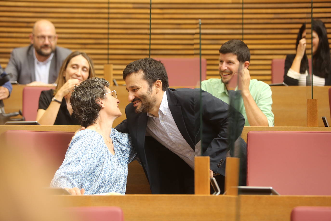 El pleno de Les Corts, con caras nuevas