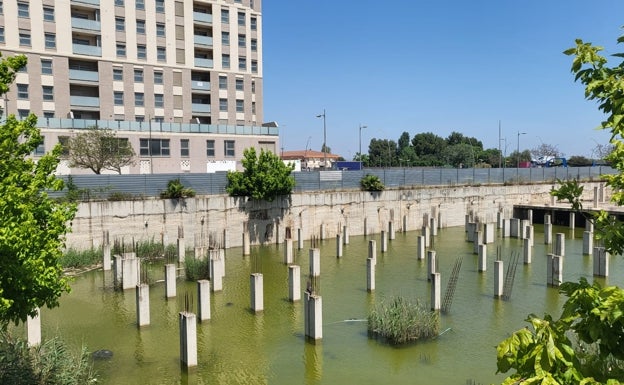 El PP de Alzira denuncia la presencia de agua estancada en el centro de salud y en solares