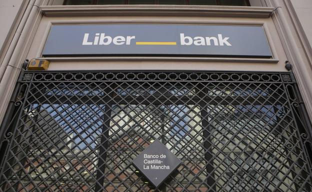 El aviso de Liberbank a sus clientes: sin Bizum ni transferencias y con una cuenta nueva