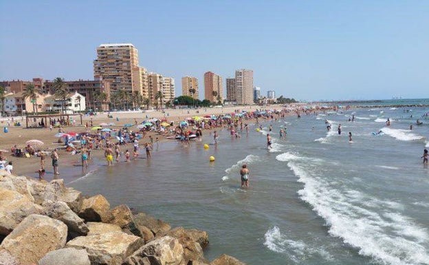 Las playas de l'Horta se ponen a punto para la temporada