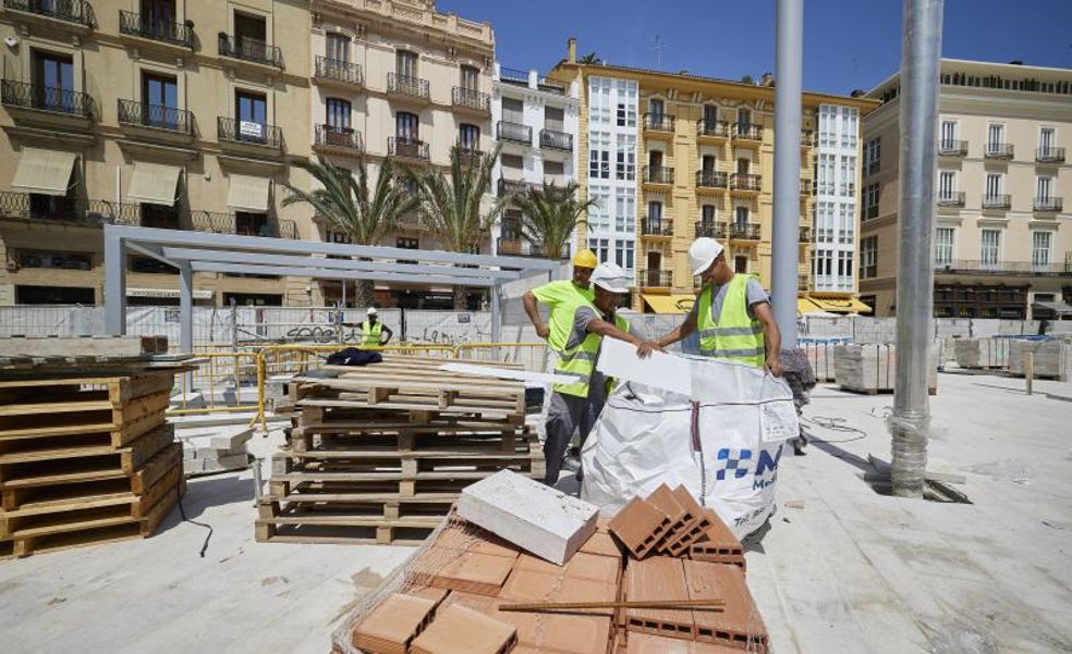 Un año de ruido y polvo en la plaza de la Reina