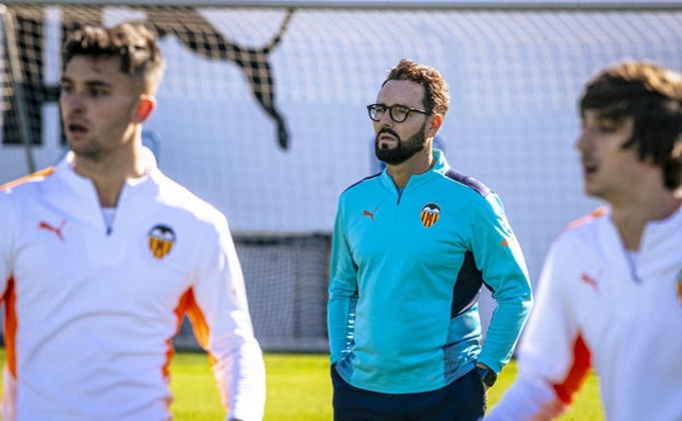 Bordalás: «Mi misión es dirigir, entrenar y demandar para que el Valencia vuelva a ilusionar»