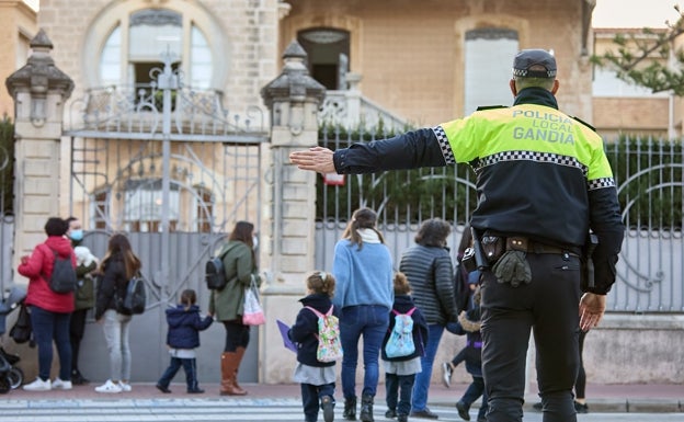 La Policía Local de Gandia abre una guerra contra el bullying en los colegios