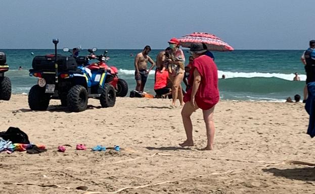 Un niño de seis años muere ahogado en la playa de Canet d'en Berenguer