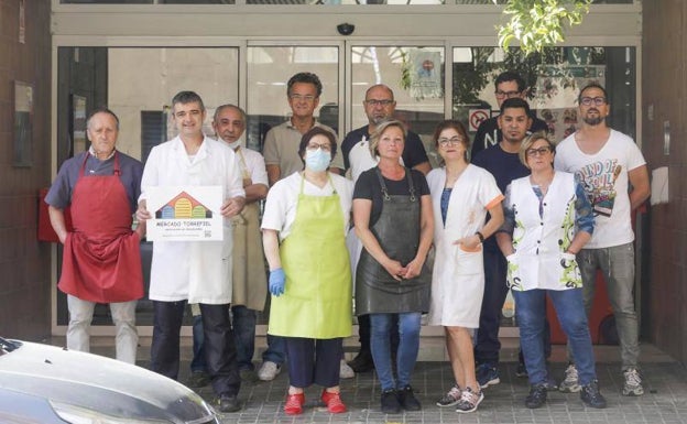 Vendedores de Torrefiel rechazan que se peatonalicen las calles del mercado