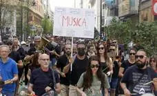 Una manifestación de docentes recorre Valencia contra el nuevo decreto de Conselleria