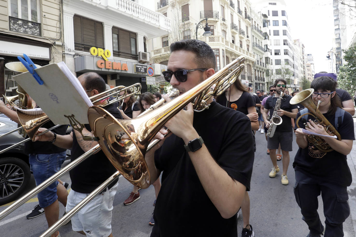 Una manifestación de docentes recorre Valencia contra el nuevo decreto de Conselleria