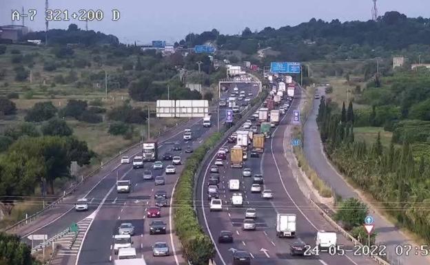 Más de 11 kilómetros de atascos en las vías de entrada y salida a Valencia