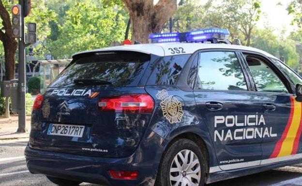 Detenido un hombre tras amenazar al novio de su expareja al entregarle a los niños en Castelló