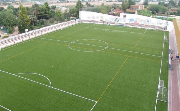 El campo de fútbol de Quart de Poblet estrena césped con un amistoso contra el Levante UD