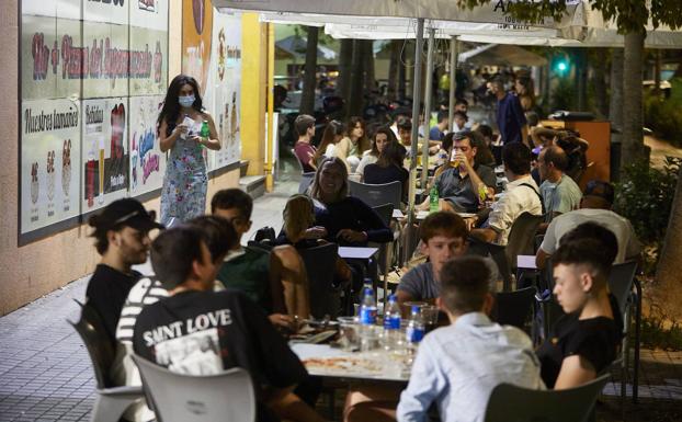 Los hosteleros proponen mediadores sociales para solucionar problemas de convivencia