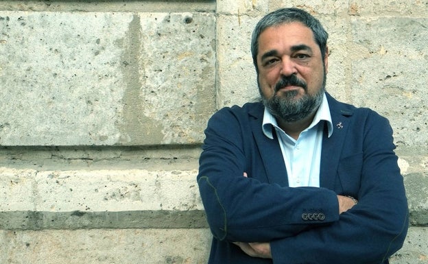 Carlos Aganzo: «Parte del mito de Antonio Machado se forja en Valencia»