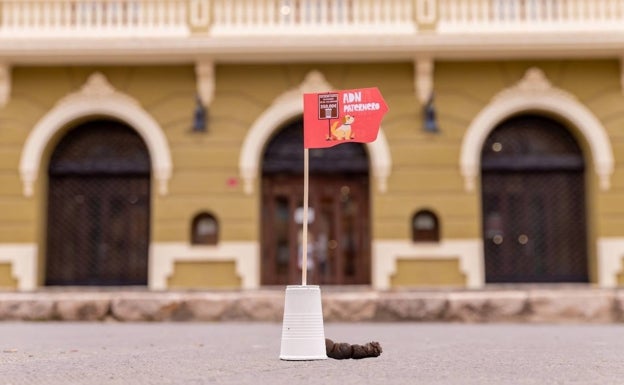 Paterna analiza heces de la vía pública para identificar a los propietarios incívicos de perros