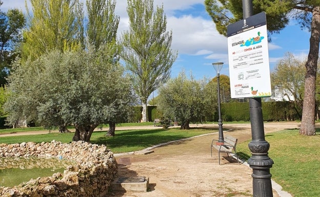 Aparecen muertos una decena de patos en un parque de Ibi