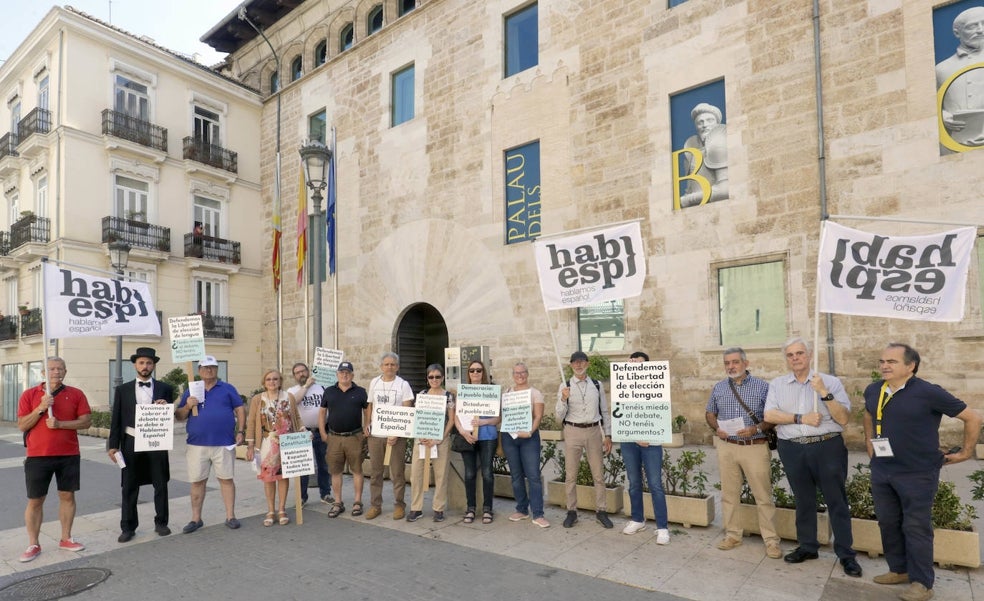 Hablamos Español afirma que acudirán al Constitucional al no permitirles hablar en el pleno de Les Corts