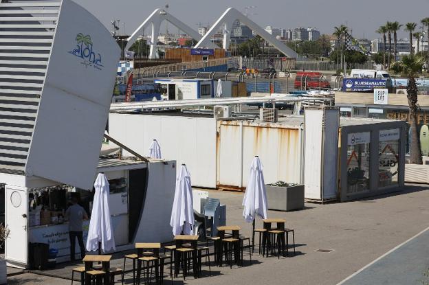 El Puerto asegura que trasladará el faro histórico para mantenerlo en otro muelle