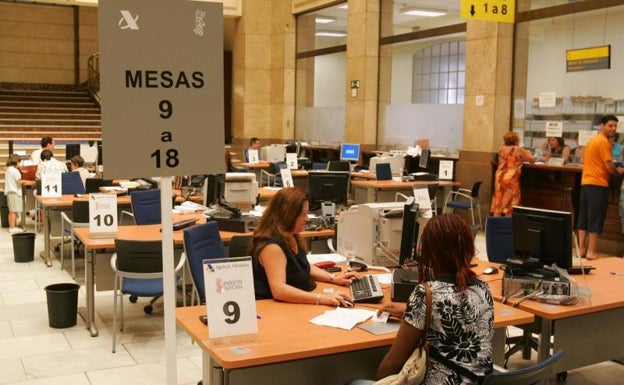 La Generalitat establece en la Font de la Figuera y Albaida puntos de atención personalizada para realizar la declaración de la Renta