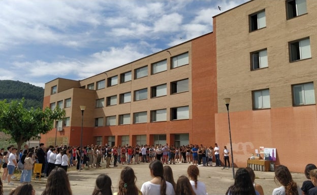 El IES de Enguera rinde homenaje al profesor y cronista Vicente Sanz