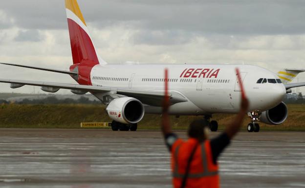 Iberia estrena el primer vuelo de largo recorrido impulsado por biocombustible de residuos