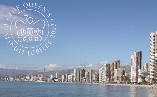 Benidorm entona el 'God save the Queen' para celebrar el Jubileo de Platino de Isabel II