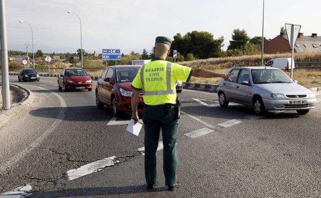 La DGT alerta sobre una nueva multa que no existía antes y que te puede costar ahora 500 euros