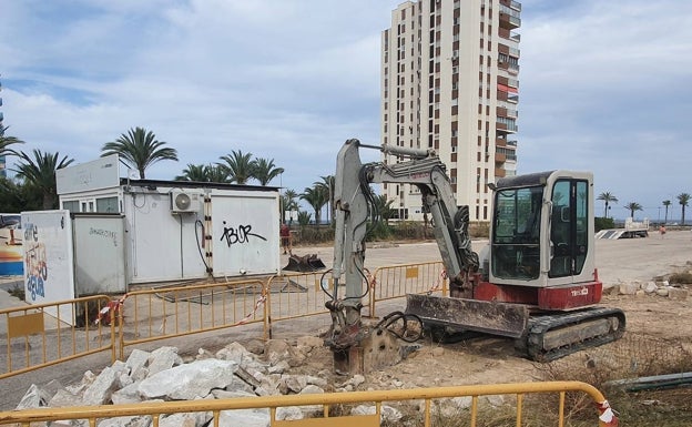 El paso peatonal del PAU 5 a la playa no estará operativo hasta julio