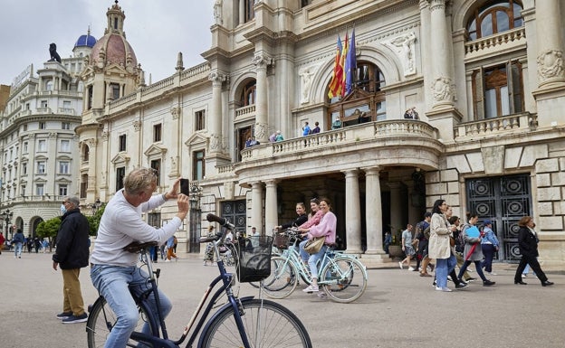 El PSPV cree que el cobro de la tasa turística se retrasará hasta 2025