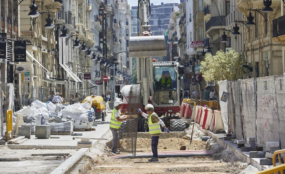 Poeta Querol soporta el doble de tráfico que antes del cierre de la plaza del Ayuntamiento