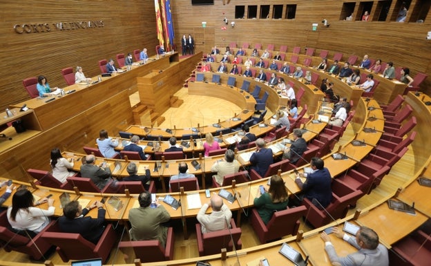 Puig se borra del acto en Les Corts para pedir una nueva financiación