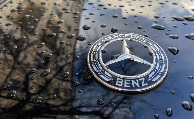 Mercedes llama a revisión a casi un millón de coches por un problema con un sistema de frenado