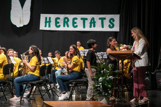 El CEIP Heretats cumple 40 años con un acto protagonizado por exalumnos