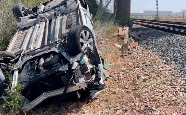 Una mujer herida al caer con su coche a las vías del tren en Nules