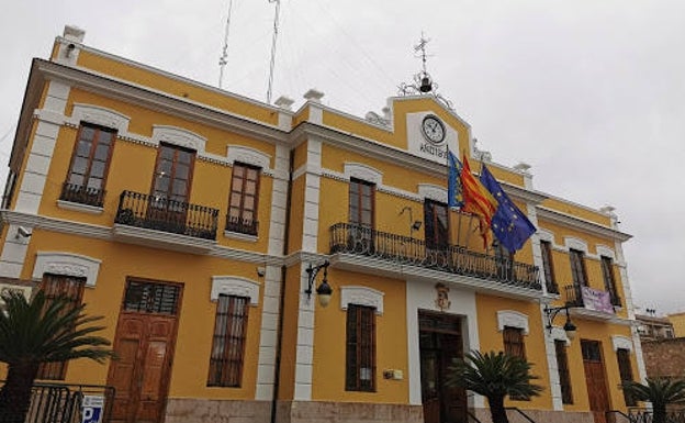 Los vecinos de Burjassot apuestan por equipamiento deportivo, la accesibilidad de los colegios y una zona de escalada