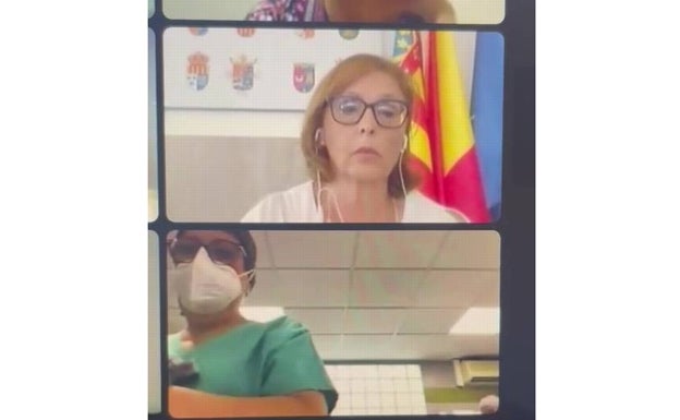 En el hospital y en un pleno virtual al mismo tiempo