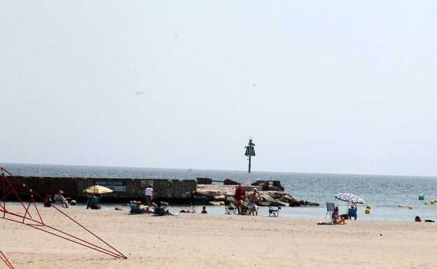 Las analíticas de la playa del Arenal de Xàbia muestran que el agua es óptima para el baño