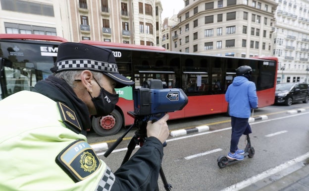 Policías alertan del auge de los robos en patinete en Valencia